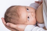 Baby an der Brust