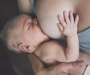 Baby in guter Stillposition